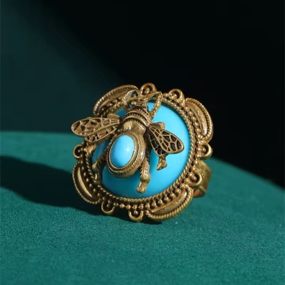 Antique Turquoise Royal Bee Brass Ring - Picture 1 of 3